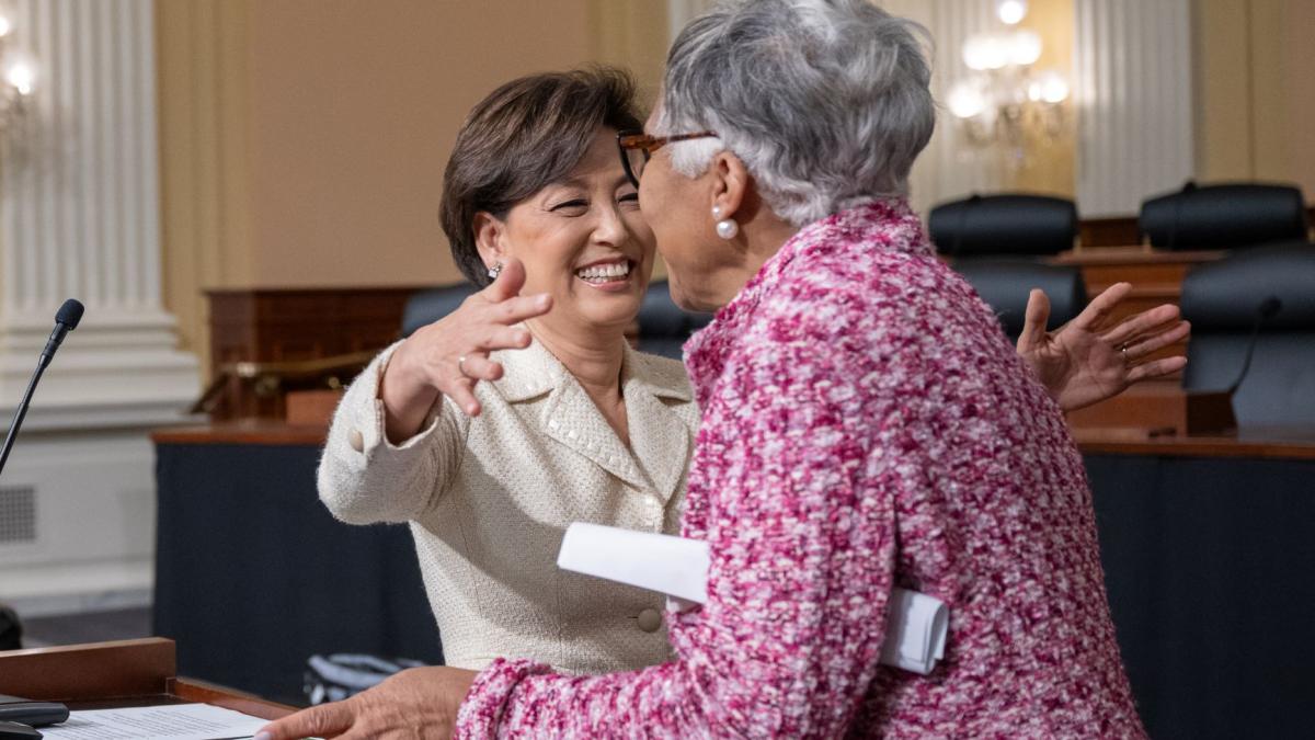 Reps. Beatty and Kim embrace at the Financial Literacy Resource Fair