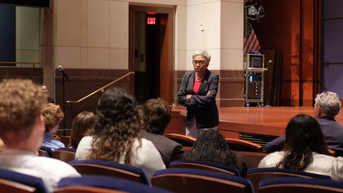 Rep. Beatty delivers opening remarks to students at the awards ceremony.